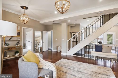 900 Prospect St, Silver Spring MD  20912-6875 exterior