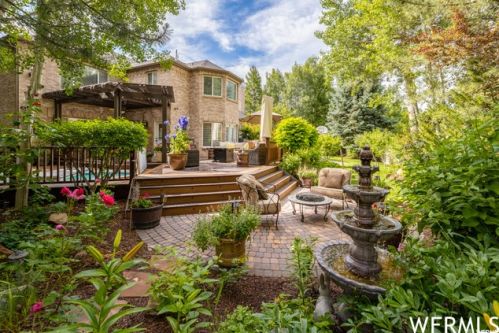 6 Mistywood Ln, Sandy UT 84092-4850 exterior