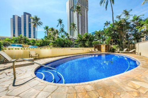 435 Seaside Ave, Honolulu HI  96815-2639 exterior