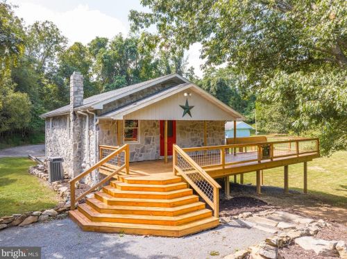365 Big Oak Dr, Shepherdstown WV 25443-4598 exterior