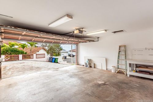 1043 Kaumoku St, Honolulu HI  96825-1307 exterior