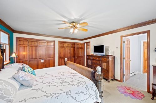 18 Chin Hill Rd, Westerly, RI 02891-3519