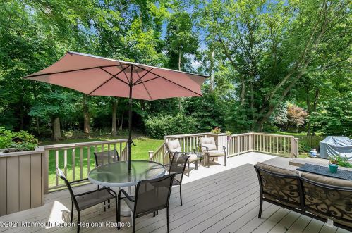 24 Gentry Dr, Red Bank, NJ 07704