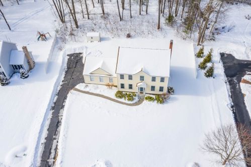 17 Lynne Dr, Hollis, NH 03049-6554