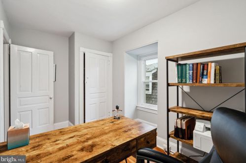 25 Gravers Ln, Philadelphia PA 19118-0041 exterior