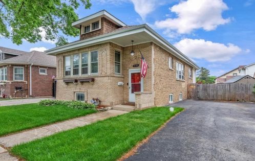1443 Center St, Des Plaines, IL 60018-1720