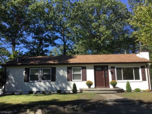 106 York Rd, Hopatcong, NJ 07843-1010