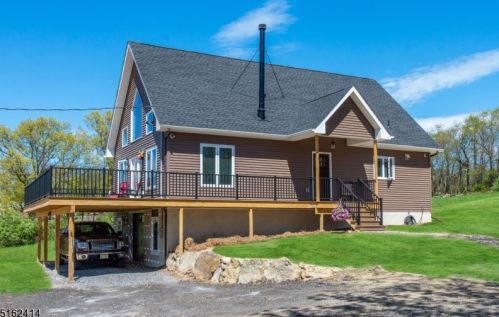 22 Hickory Rd, Wantage, NJ 07461