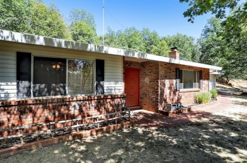 445 Cole Rd, Meadow Vista, CA 95722-9568