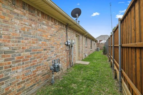 2221 Lorraine Dr, Carrollton TX 75006-4322 exterior