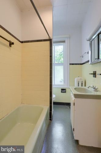 326 Mary St, Lancaster PA  17603-3331 exterior