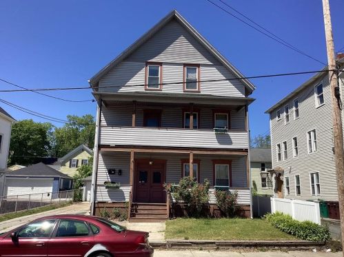 172 2nd Ave, Woonsocket, RI 02895-4038