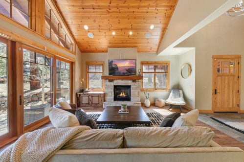 10251 Valmont Trl, Truckee CA  96161-2078 exterior