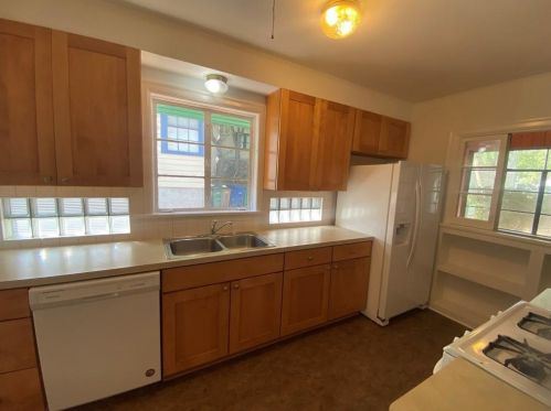 610 Bellevue Pl, Austin TX  78705-3112 exterior