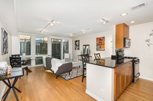 2148 Lincoln Ave, Chicago, IL 60614-4511