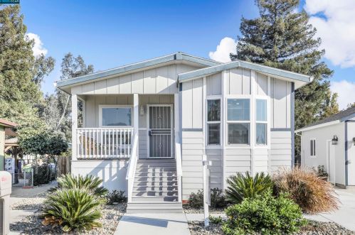3 Sleepy Hollow Dr, Lodi, CA 95242-9520