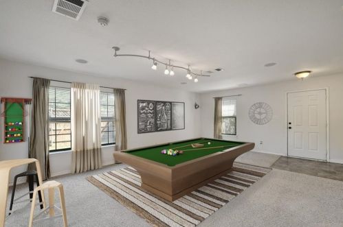 400 Masonwood Dr, Uhland TX 78640-4609 exterior