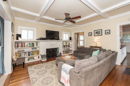 4203 Madison Ave, Brookfield, IL 60513-1815