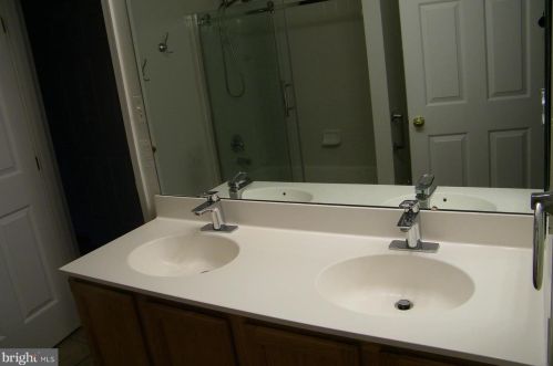 6406 Andrew Matthew Ter, Springfield VA  22150-7826 exterior