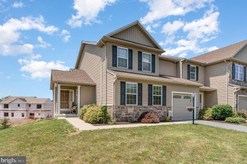 2710 Bur Ct, Harrisburg, PA 17112-1469