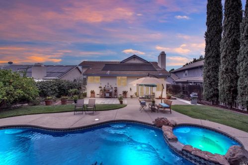 137 Lighthouse Way, Vacaville, CA 95688-0100