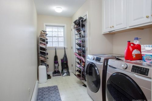 39 Charing Rd, Wapping CT  06074-2228 exterior
