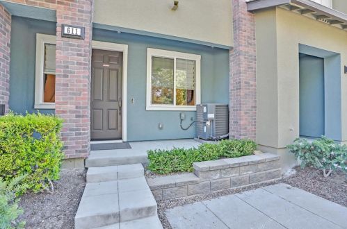 611 Murphy Ranch Rd, Milpitas, CA 95035-7994