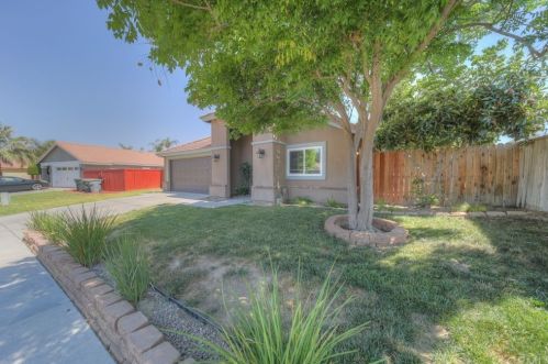 1077 Peacock Dr, San Jacinto, CA 92583-6828