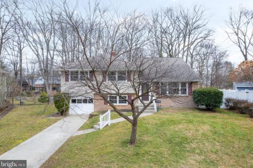 1221 Oakwood Rd, Tavistock NJ  08033-3632 exterior