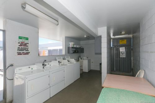 837 Kapahulu Ave, Honolulu HI  96816-1466 exterior