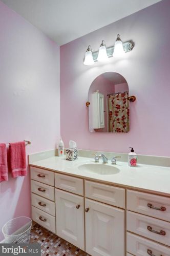 33 Valleybrook Dr, Lancaster PA  17601-4612 exterior