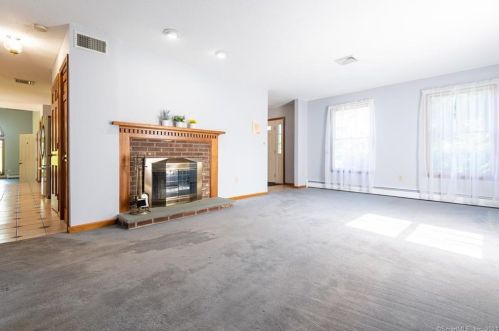 4 Plum Rdg, Windsor, CT 06095-1912