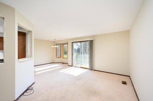 1800 Fox Run Dr, Elk Grove Vlg, IL 60007-2797