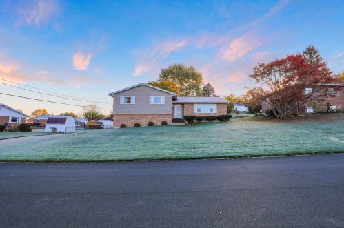 564 Suncrest Dr, Springfield, OH 45503-5327