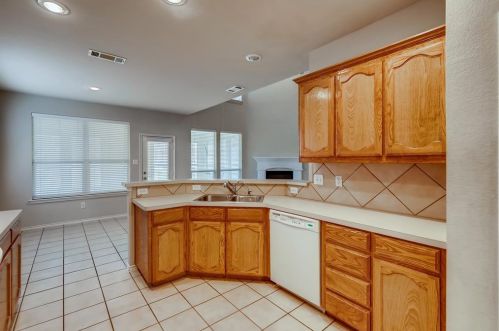 5841 Pearl Oyster Ln, Fort Worth TX  76179-7563 exterior