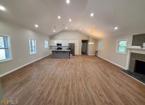 2489 Greenwood Cir, Atlanta GA  30344-2015 exterior