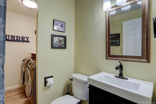 6067 Quatar Way, Aurora CO 80016-7134 exterior