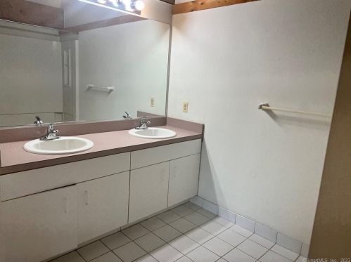 68 Thermos Ave, Norwich CT  06360-6943 exterior