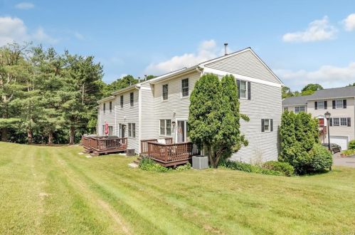 31 Cornerstone Dr, Derby CT  06418-1145 exterior
