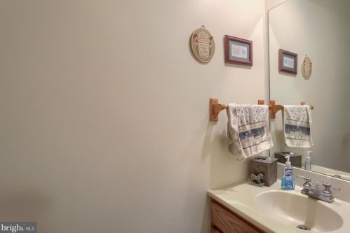 1531 Jefferson Ct, Lancaster PA  17602-1253 exterior