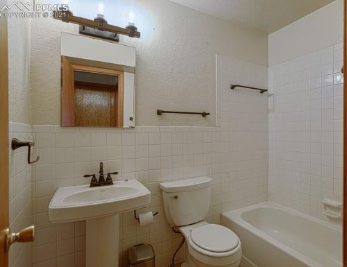 2730 Sunnywood Ave, Woodland Park CO  80863-9401 exterior