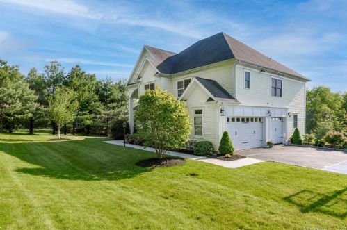 373 Chestnut Hill Rd, Norwalk, CT 06851-1414