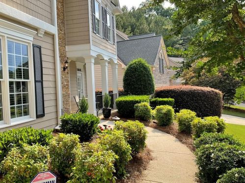 1079 Queensgate Dr, Smyrna GA  30082-6400 exterior