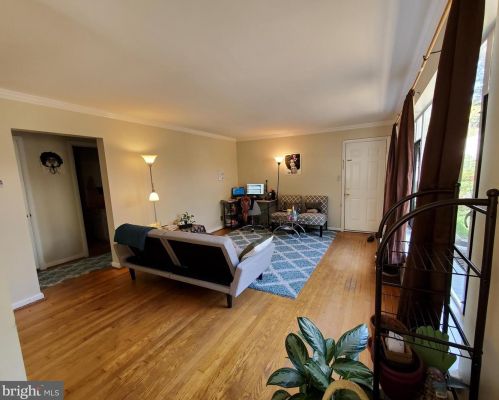1034 17th St, Arlington VA  22202-1604 exterior