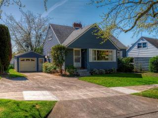 4234 Flavel St, Portland, OR 97206-8424