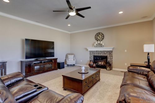 7275 Oak Hill Ct, Aurora CO 80018-1734 exterior