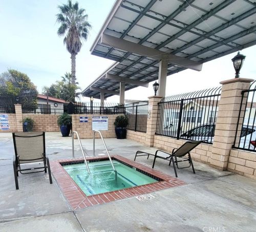 80 Huntington St, Huntington Beach CA  92648-5334 exterior