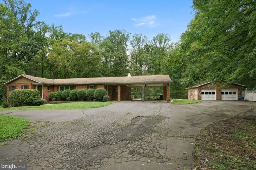 5136 Bobcat Ct, Woodbridge, VA 22193-3104