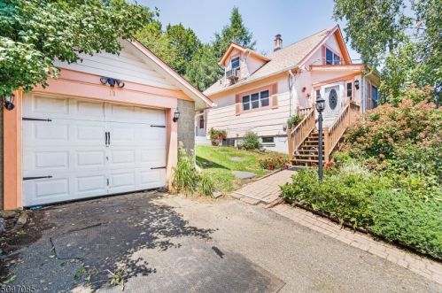 10 Valley View Ave, Dover, NJ 07869-1359
