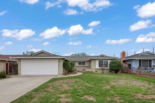 1040 Summerfield Dr, San Jose, CA 95121-2351
